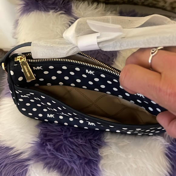 Micheal Kors Jet Set Charm - Picture 3 of 5